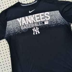 New York Yankees Nike shirt size XXL